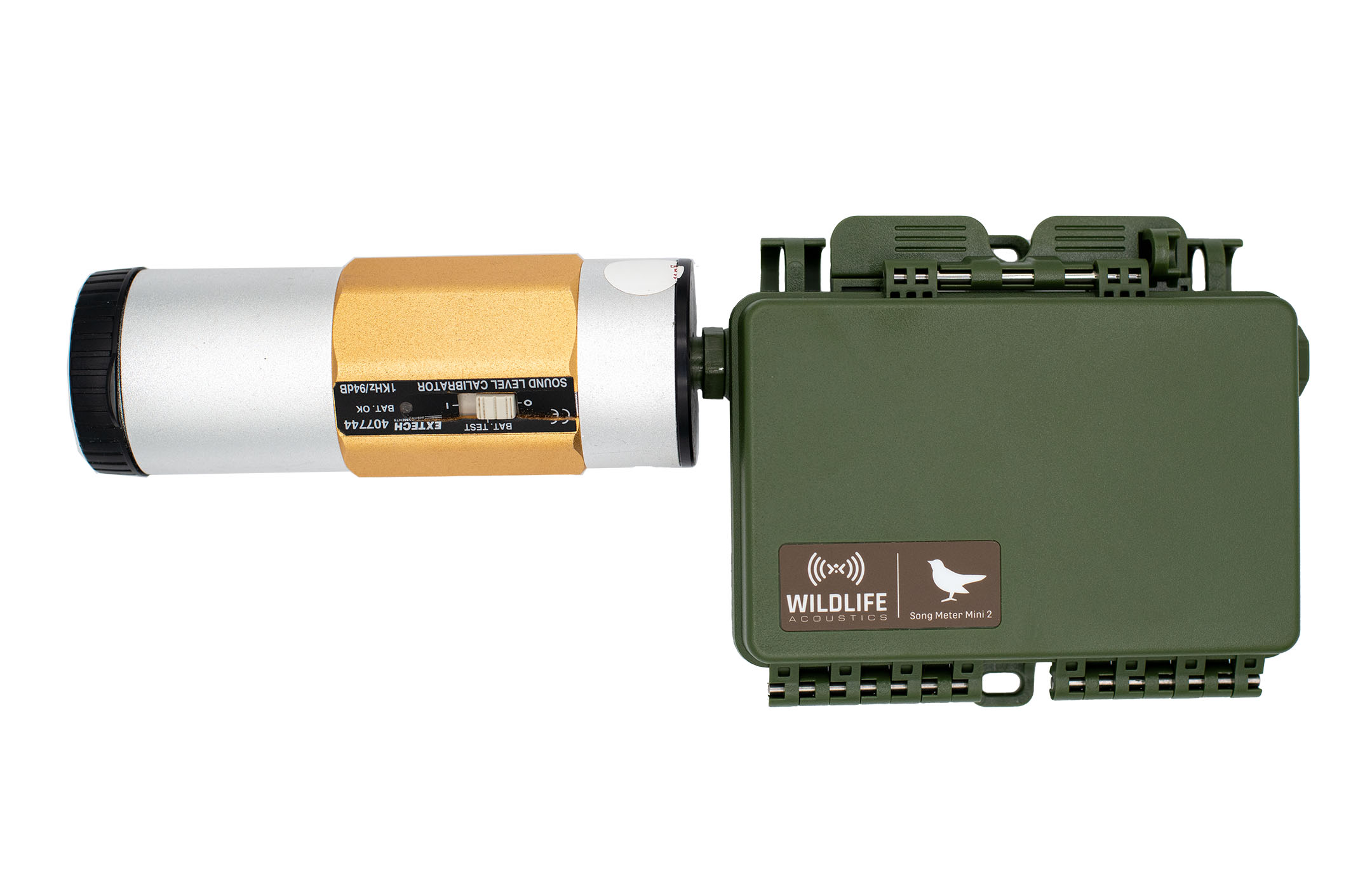 Muitos calibradores exigem que o microfone seja inserido no calibrador.