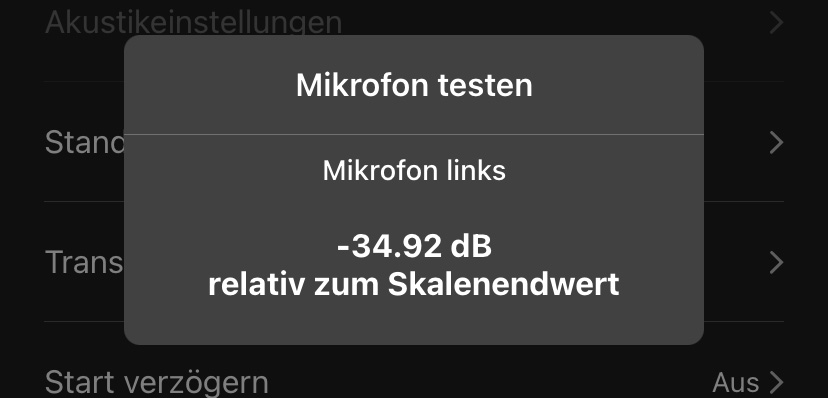 Im Fenster „Mikrofon testen“ wird für jedes angeschlossene Mikrofon ein Pegelwert in Dezibel (dB) angezeigt.
